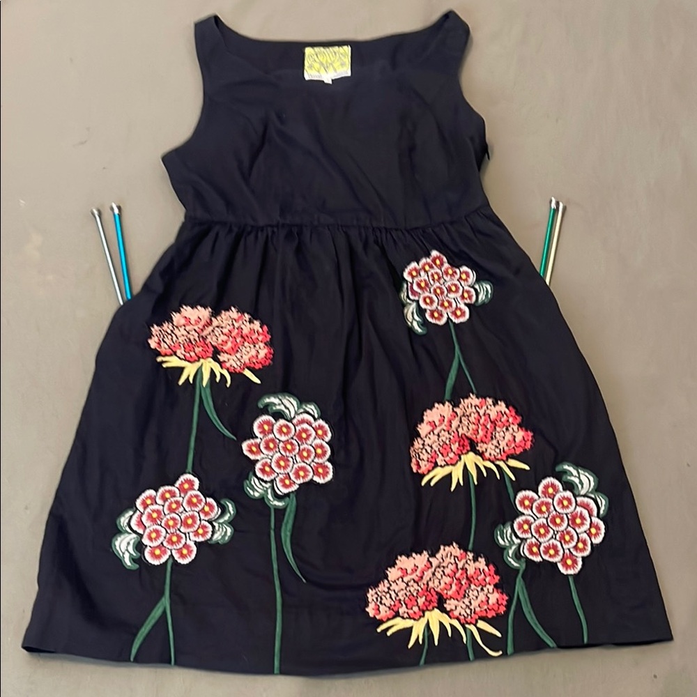FLOREAT 🌻🌼Floral  Multi Color Embroidered, w Pockets Girls  DRESS size 4”